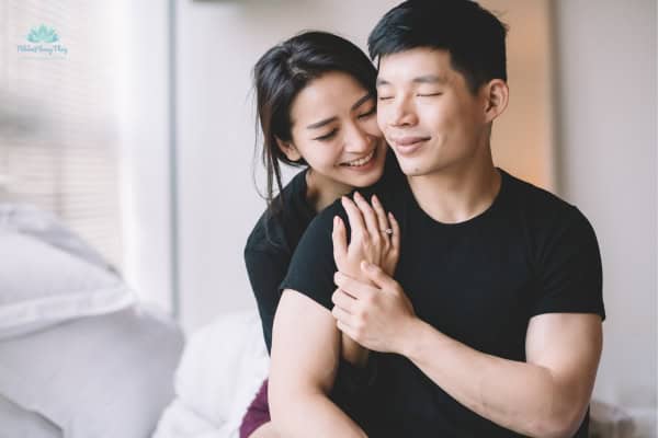 vo-chong-quan-tam-cham-soc-nhau vợ chồng quan tâm chăm sóc nhau để gắn kết mối quan hệ